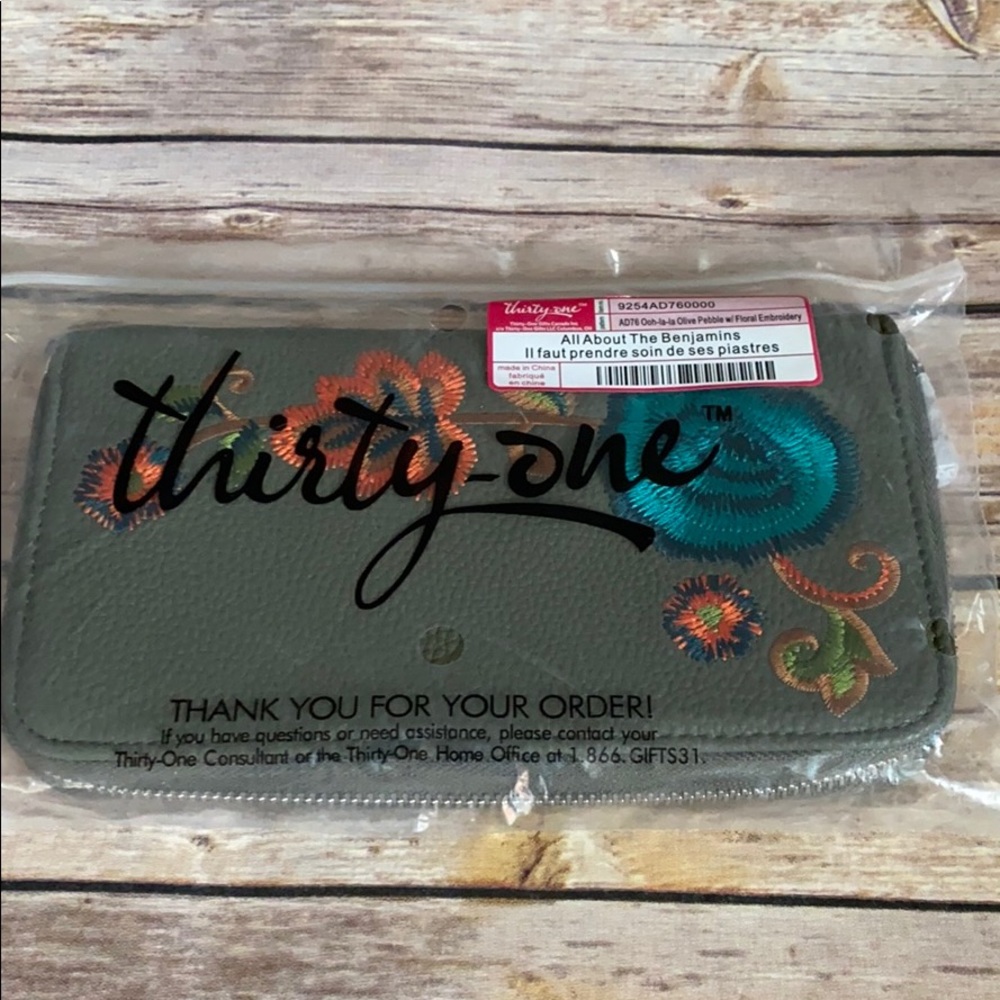 New Thirty-One AATB Wallet in Ohh-la-la Olive